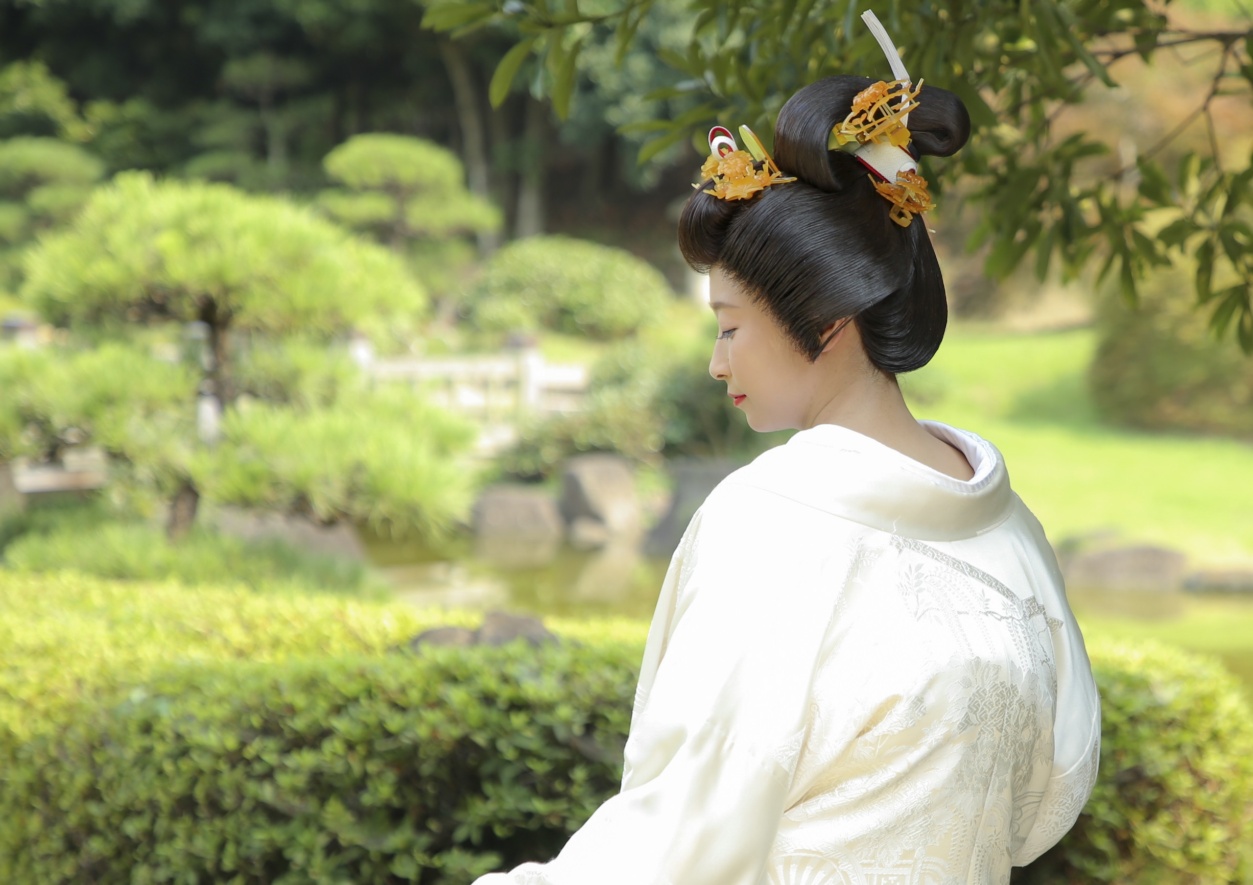 和装前撮りのためのヘアスタイル解説 角隠し 綿帽子とは 和装で挙げる結婚式 前撮り撮影の華雅苑
